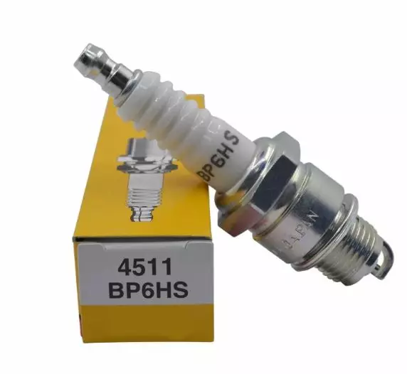 Sytytystulppa BP6HS Suzuki DT3.5-DT8 2-T (vanhat) (09482-00259) - Perämoottorin Sähköosat - 7571 - 1