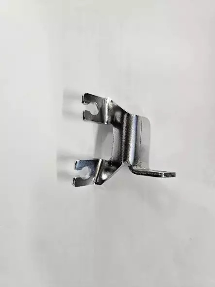 Kaasuvaijerin Pidike/Stay Throttle Wire Yamaha E8D - Varaosat ja lisävarusteet - 52612 - 1