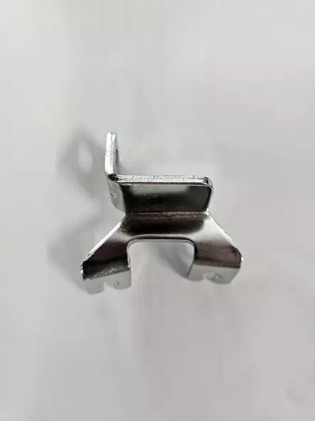 Kaasuvaijerin Pidike/Stay Throttle Wire Yamaha E8D - Varaosat ja lisävarusteet - 52612 - 1
