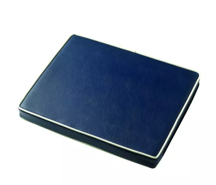 Veneistuin / Tyyny Tummansininen Valk. Reunanauh.40 X 50 X 5 cm - Veneistuimet ja istuinten jalat - 26182 - 1