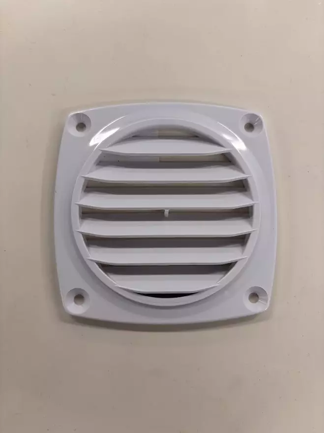 Venttiiliritilä valk. 27326W ABS-muovia. Mitat 94 x 94 mm - Veneen kansihelat - M9515028112 - 1
