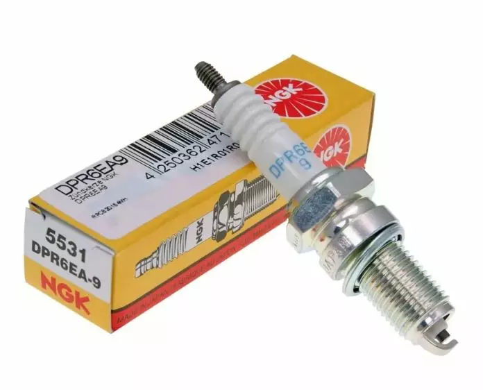 Sytytystulppa DPR6EA-9 4-T F9.9-F60 Kaasutinkoneet 947010037500 - Yamaha muut - 7724 - 1