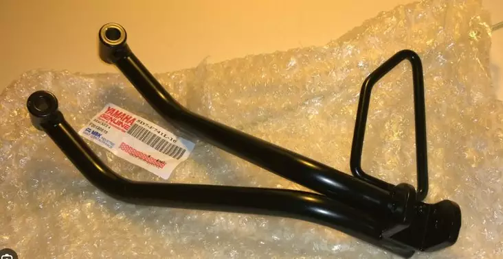 Footrest Hanger Bracket 4 Left Rear Yamaha Moto YZF-125R - Yamaha Moto - 24366 - 1