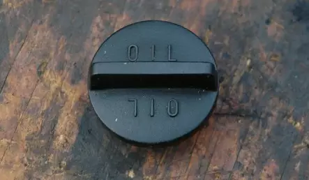 Hattu Öljyntäyttöön/Oil Cover Cap Volvo - Sisäperämoottorin osat - 6636 - 1