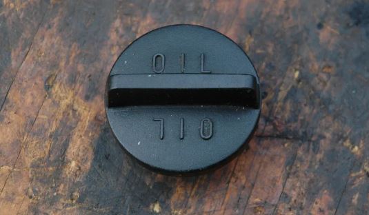 Hattu Öljyntäyttöön/Oil Cover Cap Volvo Penta - Sisäperämoottorin osat - 6636 - 1