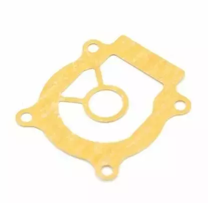Tiiviste Vesipumpun Pohja/Gasket Pump Case Under Suzuki DF40A-DF60A - Suzuki osat perämoottorille - 42987 - 1