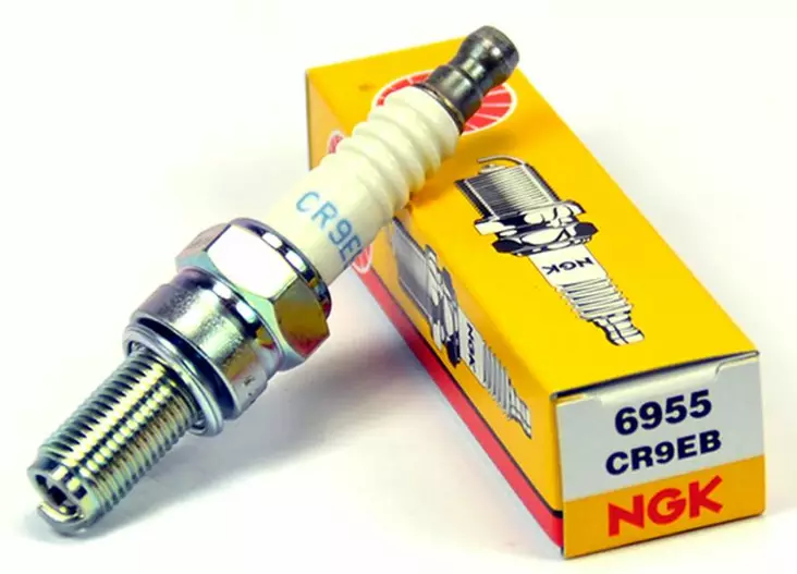 Sytytystulppa CR9EB Yamaha Kelkka/Mönkijä/Jetti 947020040900 - Yamaha muut - 17407 - 1