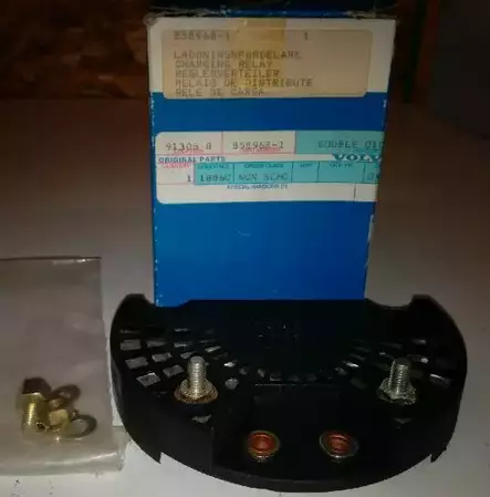 Latauksenjakaja/Charge Distributor Volvo Penta 2 akun lataamiseen - Sisäperämoottorin Sähköosat - 39348 - 1