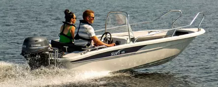 Suvi 43 Pulpettivene pitkä,tuulilasi ja kaari,Yamaha F25, kaiteet,istuint.Y-prig - Suvi Lasikuituveneet - 40679 - 1
